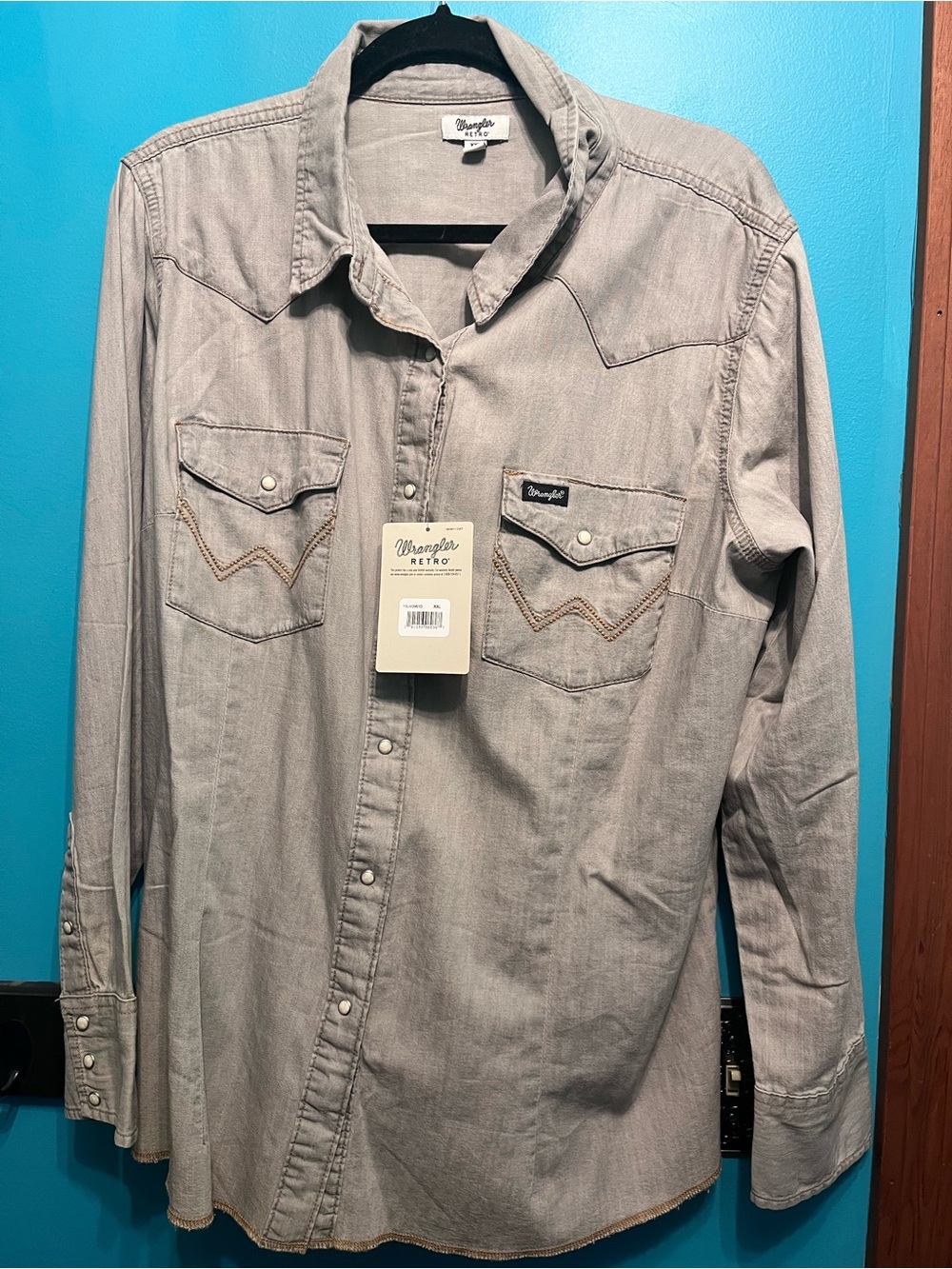 Wrangler Women’s Button-Down Western Shirt in Light Gray